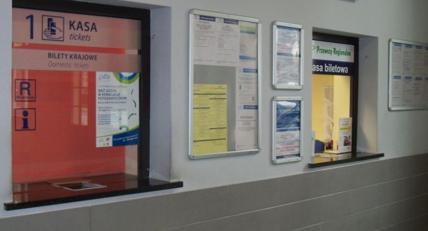 Koleje Dolnośląskie likwidują kasy biletowe w Jeleniej Górze i w Szklarskiej Porębie