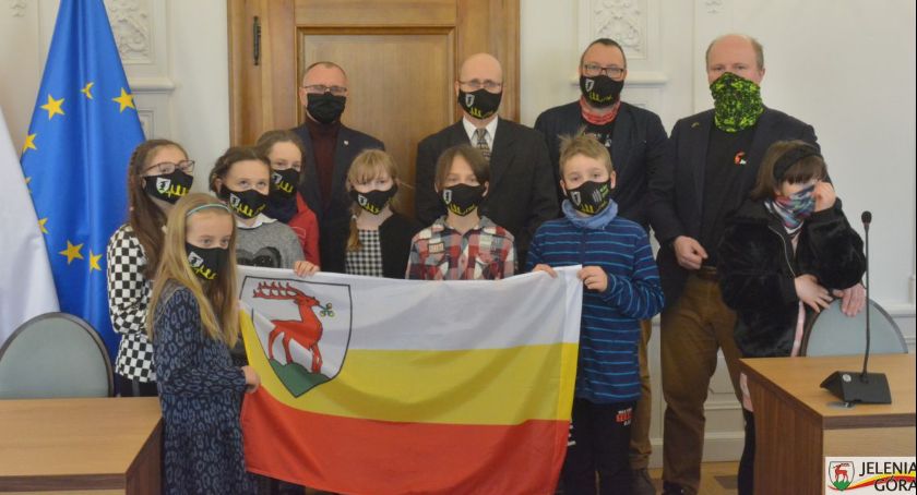 Rekordowo liczna grupa zawodników i zawodniczek z Jeleniej Góry wystartuje w finałach mistrzostw Polski w szachach klasycznych
