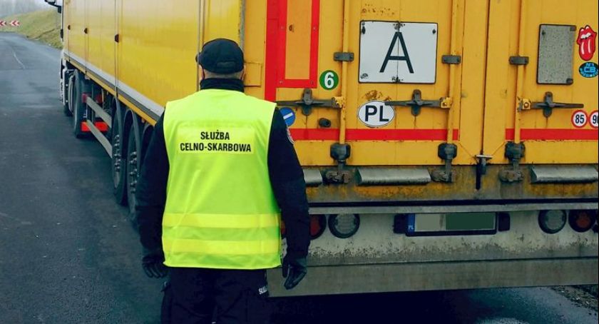 KAS zatrzymała transport 40 ton odpadów