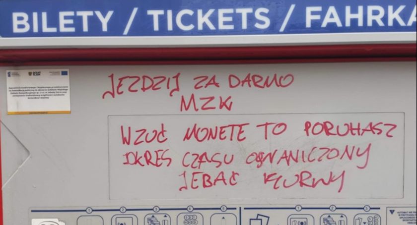 Jelenia Góra : Wandale niszczą biletomaty. Wulgarne napisy.