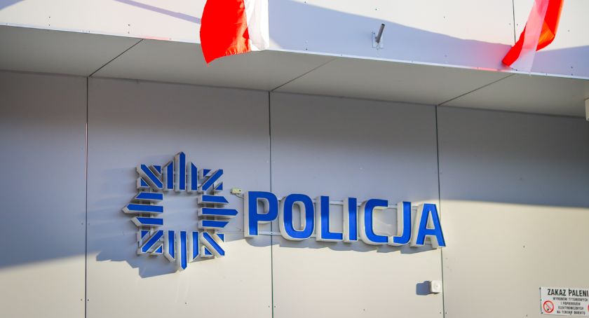 Jeleniogórscy policjanci zatrzymali kierowcę i pasażera z narkotykami.