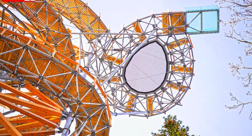 Sky Walk Świeradów - Zdrój. Zakończono wznoszenie wieży widokowej