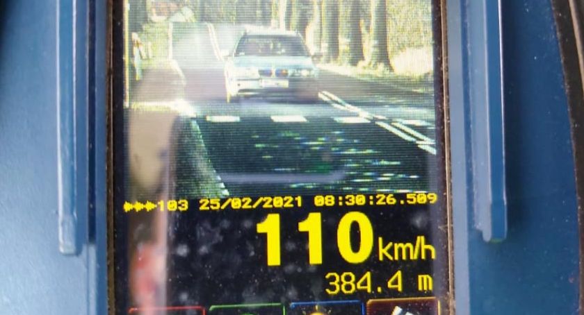 110 km/h w terenie zabudowanym. Kierowca BMW stracił prawo jazdy