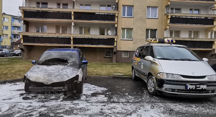 Pożar auta na jeleniogórskim Zabobrzu