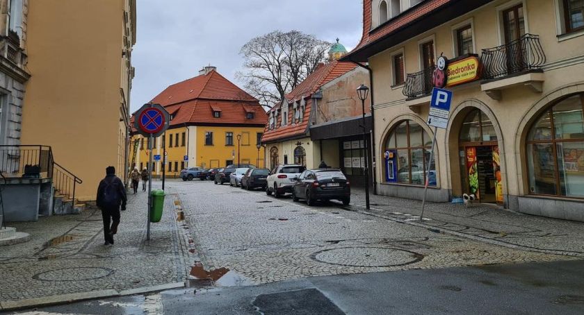 Nowa organizacja ruchu na ul. 1 Maja w Jeleniej Górze