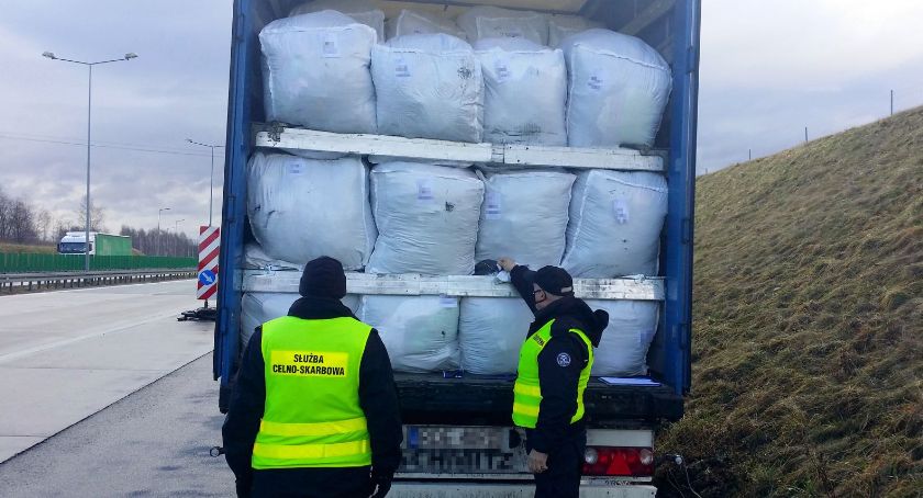 Nielegalny transport 20 ton odpadów zatrzymany przez KAS na A4