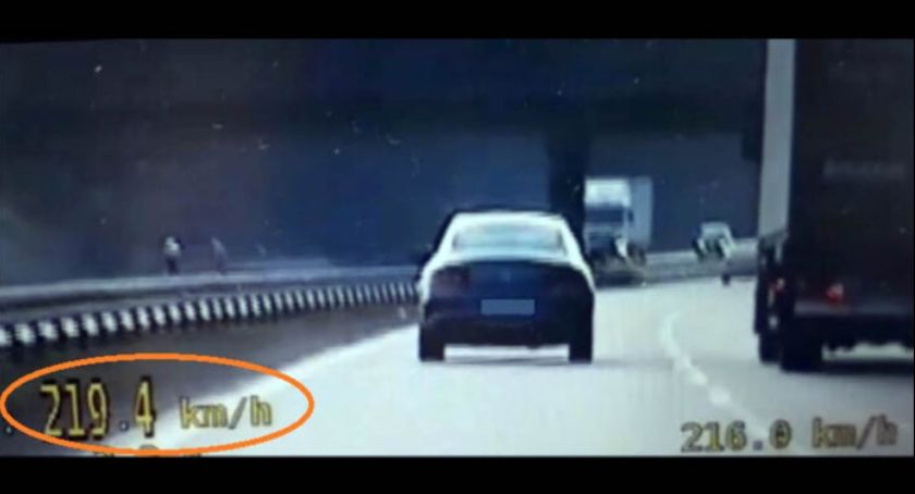 Spieszył się po nocnej zmianie do domu. Jechał 219 km/h