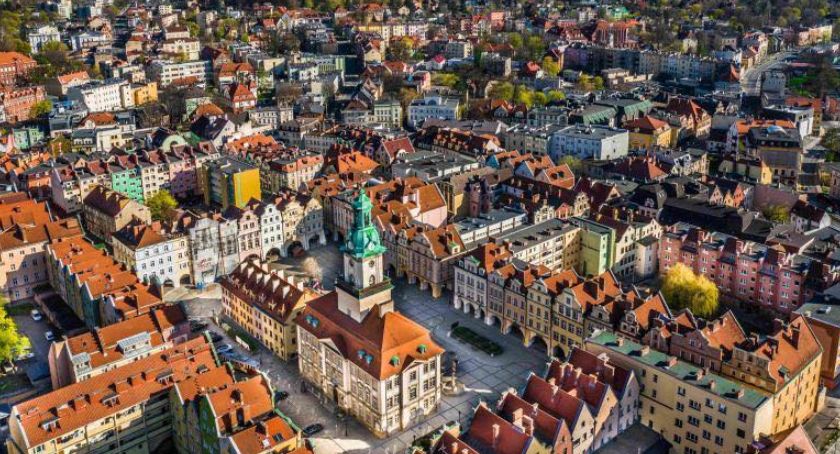 Koronawirus paraliżuje prace Urzędu Miasta Jeleniej Góry