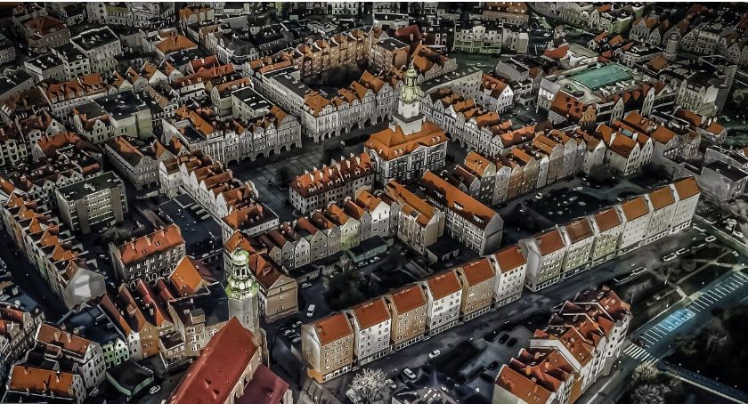 Maszt 5G w centrum Jeleniej Góry? Prezydent protestuje!
