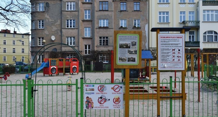 Jelenia Góra - złodziej... w piaskownicy!