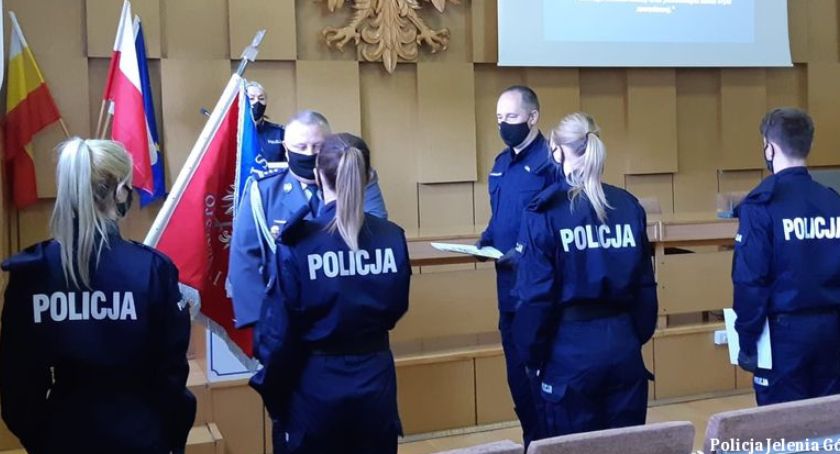 10 nowych policjantów w szeregach jeleniogórskiej policji