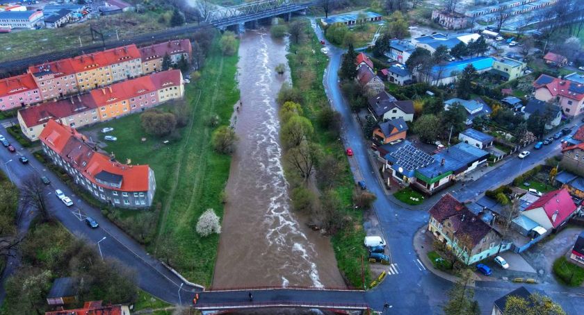 Stan alarmowy na jeleniogórskich rzekach - zobaczcie zdjęcia z lotu ptaka