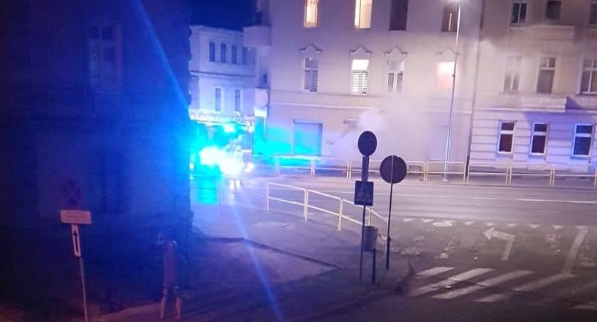 Pożar budynku na Wolności. Ewakuowano 12 osób.