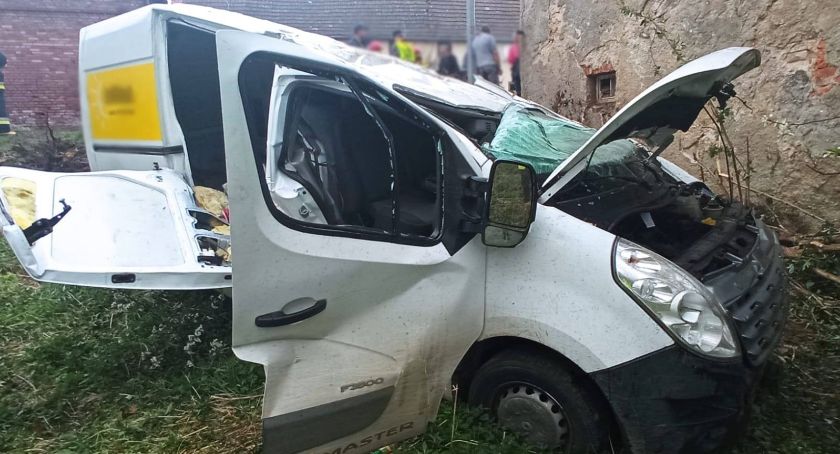 W Pasieczniku przewrócił się bus