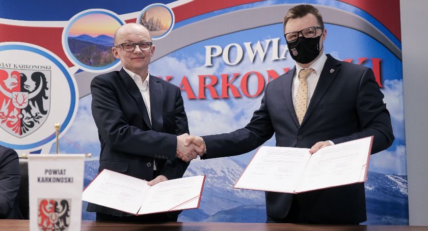 Powiat przekazał działkę pod budowę nowej siedziby OSP Podgórzyn