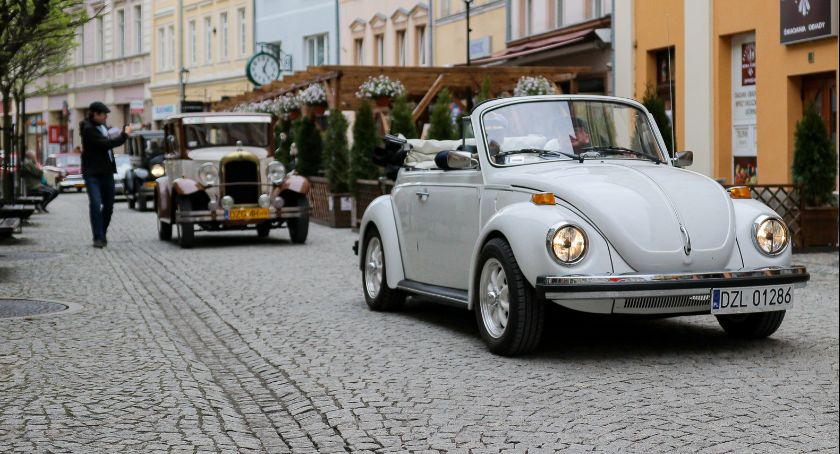 Motoryzacyjne perełki i zwiedzanie ratusza czyli Noc Muzeów w Jeleniej Górze