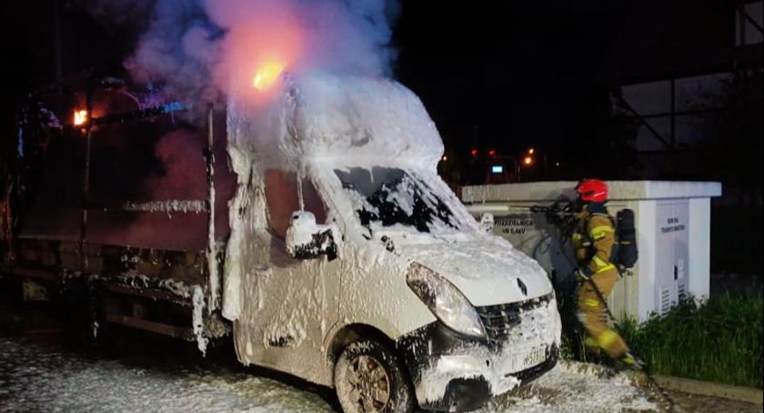 Jelenia Góra : Pożar Renault przy ul. Grunwaldzkiej