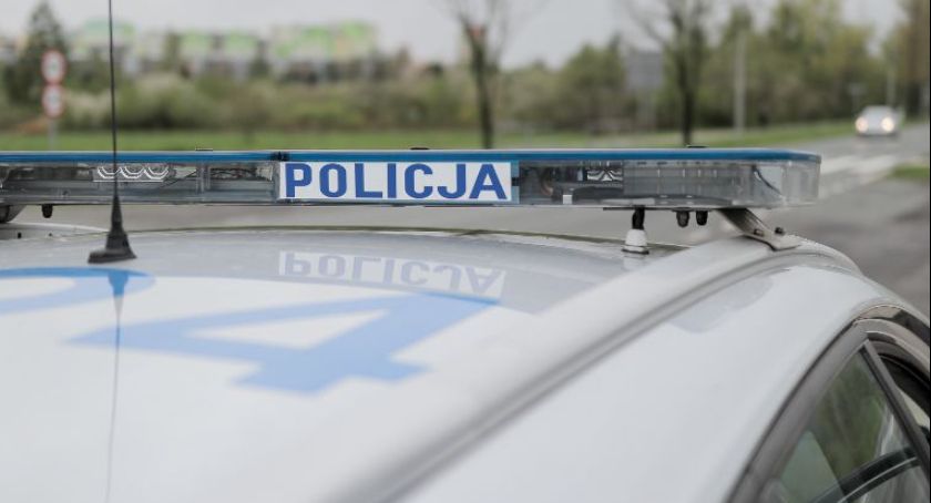 Jeleniogórscy policjanci zatrzymali mężczyznę, który znęcał się nad żoną. 