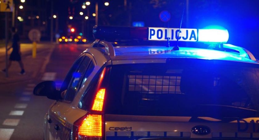 Jelenia Góra : Pobili i okradli mężczyznę. Ich łupem padł m.in. samochód, który rozbili podczas ucieczki