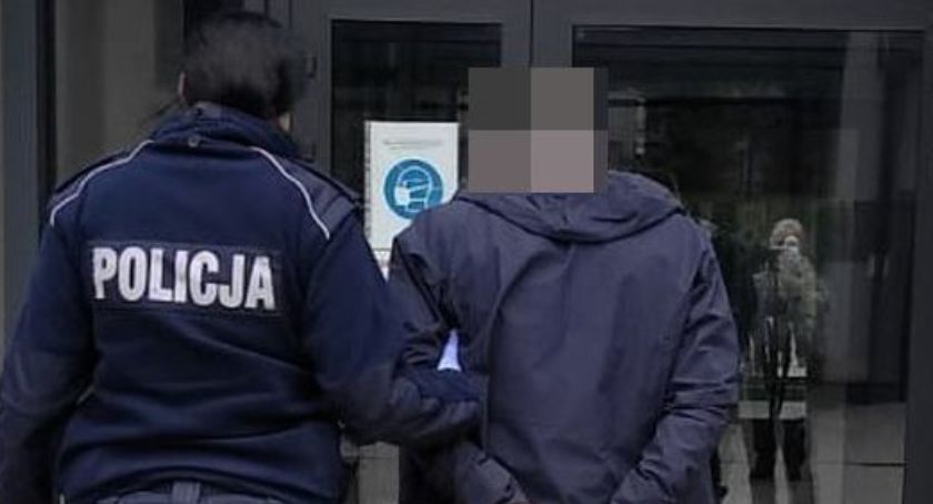 Zatrzymany wandal z Kowar. Zniszczył elewacje dwóch budynków.