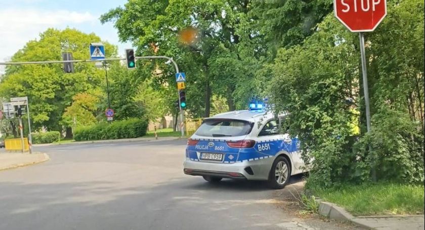 Dramat w Lwówku Śląskim. Drzewo przygniotło człowieka.