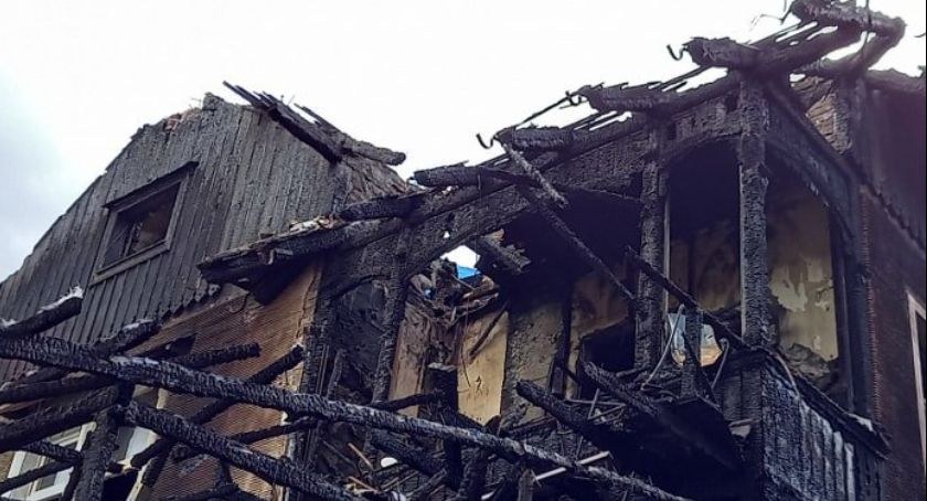 Pożar domu odebrał im wszystko - potrzebna pomoc dla pogorzelców!