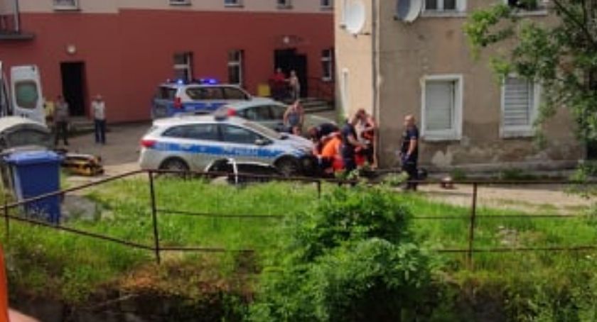 Ucieczka przed policją zakończona na ścianie budynku