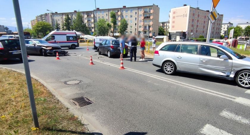 Zderzenie trzech aut na Zabobrzu