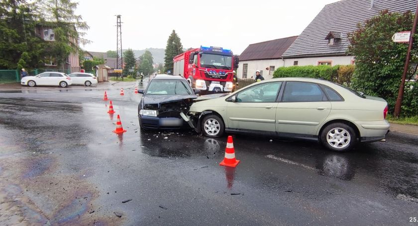 Kolizja na newralgicznym skrzyżowaniu w Jeżowie Sudeckim