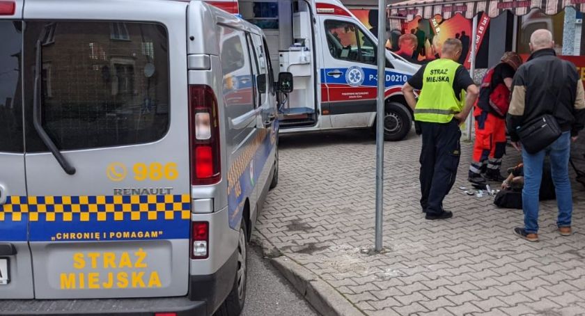 Strażnicy miejscy udzielili pomocy mężczyźnie choremu na cukrzycę