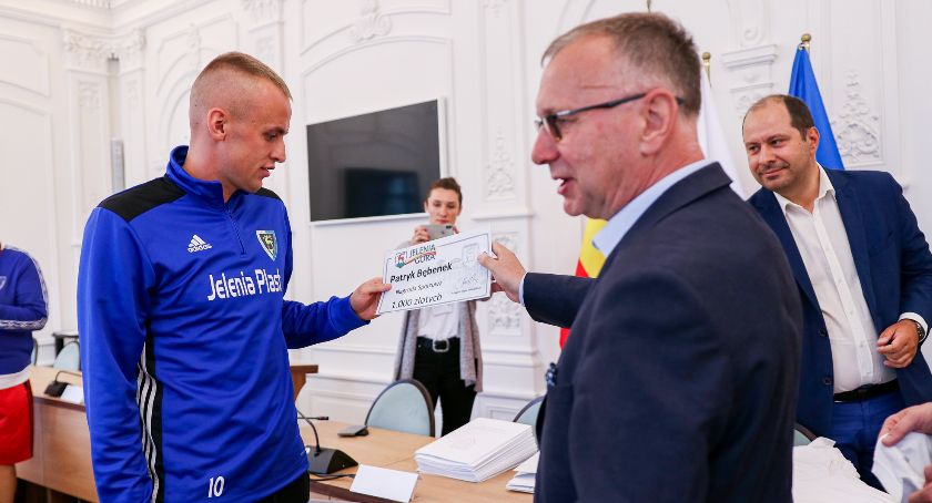 Jelenia Góra : Prezydent podziękował piłkarzom Karkonoszy
