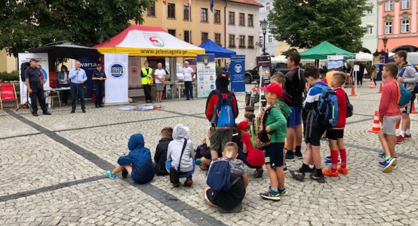 Akcja Bezpieczne wakacje na Placu Ratuszowym
