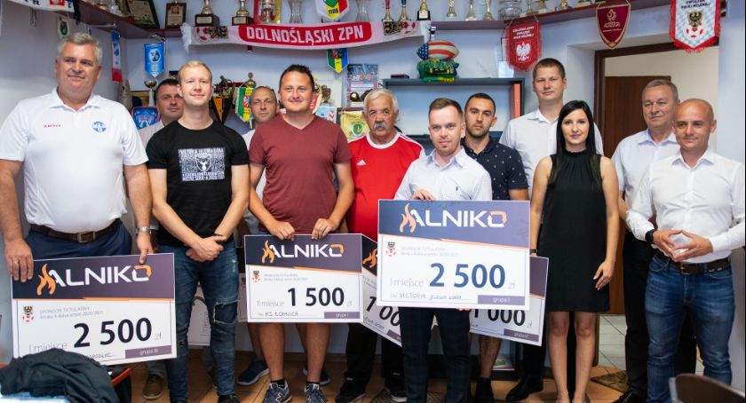 Najlepsze drużyny Alniko A-klasy nagrodzone