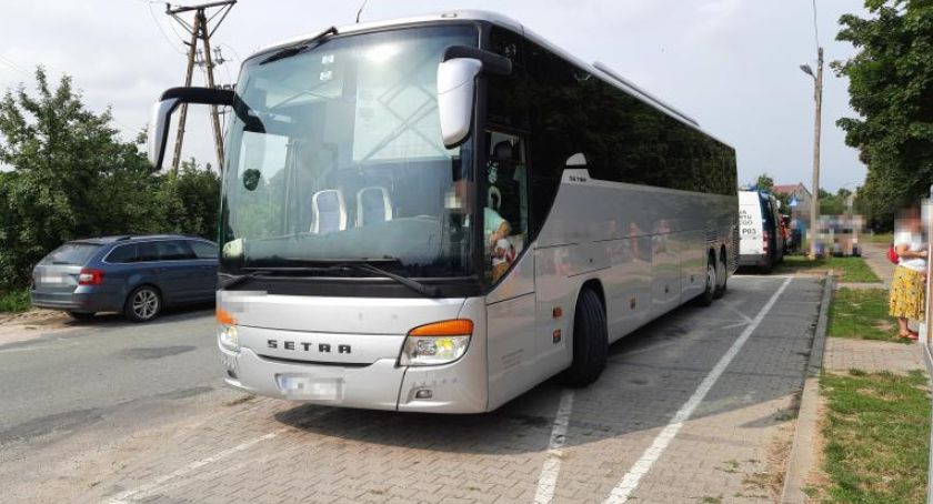 Autobus z dziećmi i niesprawnymi hamulcami