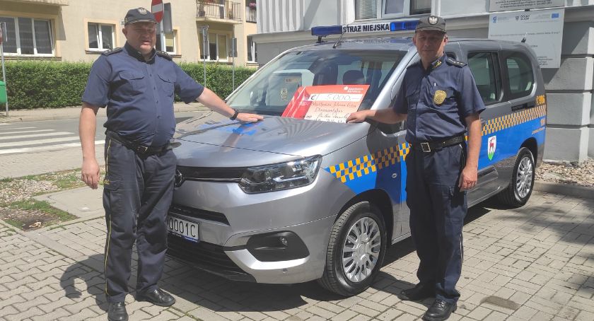 Nowy samochód dla jeleniogórskiej Straży Miejskiej