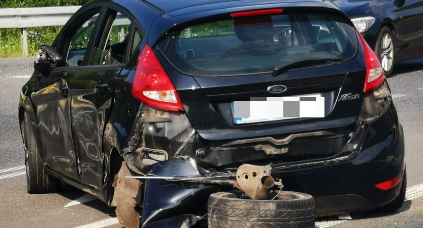 Zderzenie dwóch samochodów na obwodnicy Maciejowej