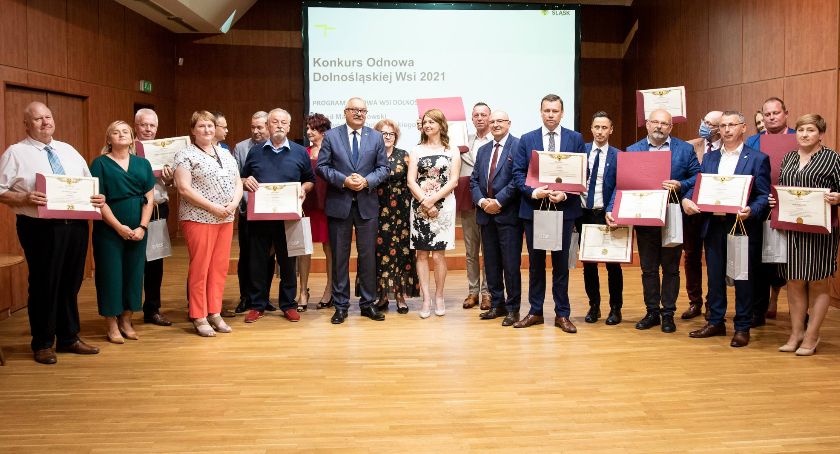 Marszałek wręczył promesy