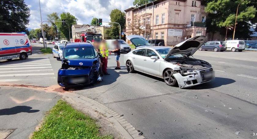 Utrudnienia na ul. Wolności w Jeleniej Górze. Doszło do zderzenia.