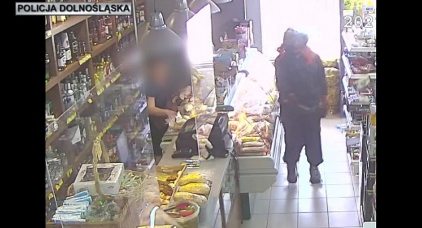 Poszukiwania sprawcy napadu na sklep w Olszynie