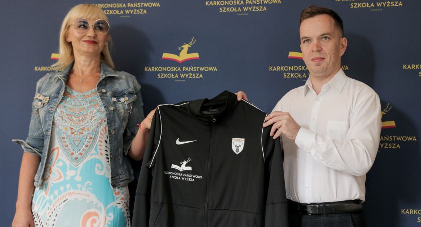 Karkonoska uczelnia wsparła klub piłkarski