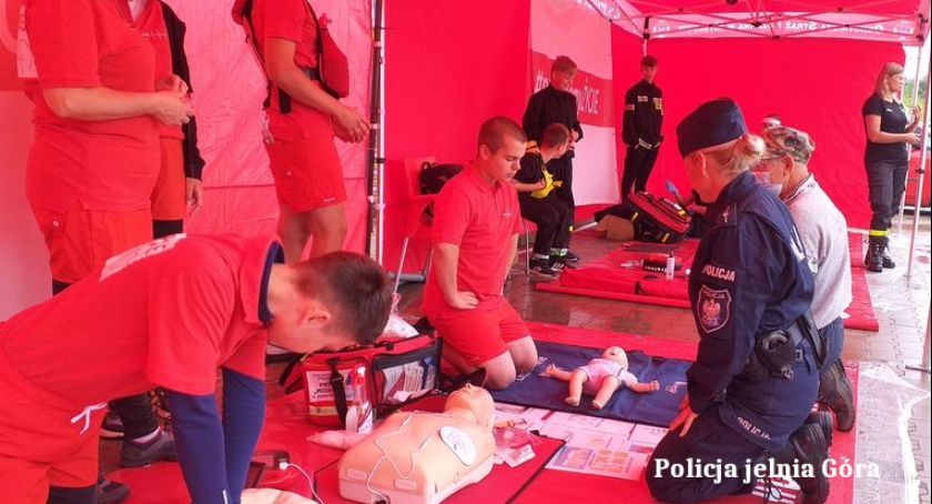 Jeleniogórscy policjanci zamieniali mandaty karne na instruktaż pierwszej pomocy