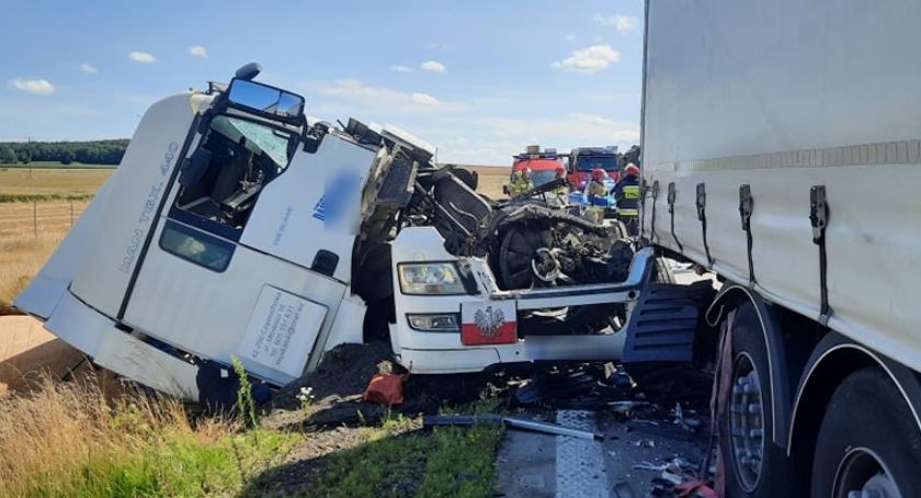 Ogromne utrudnienia na A4. Doszło do wypadku z udziałem 3 ciężarówek.