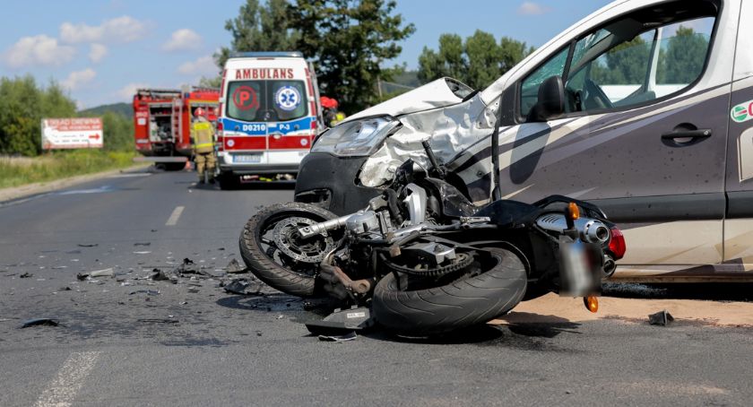 Jelenia Góra : Nie żyje 25-letni motocyklista po zderzeniu z osobówką