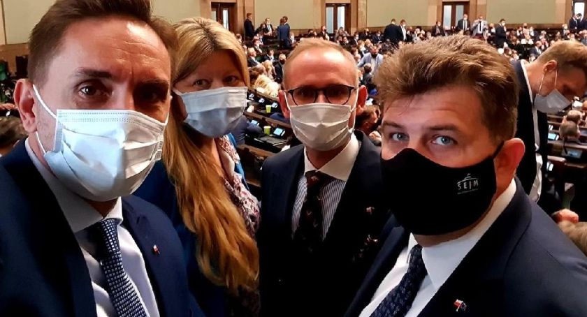 Jak Elżbieta Witek potłukła demokrację 