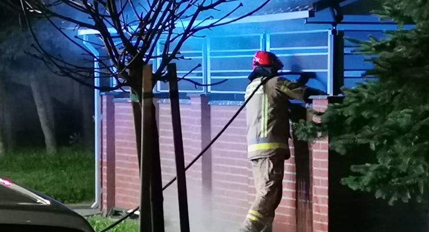 Ktoś podpalił wiatę śmietnikową