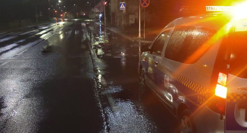 Uszkodzona jezdnia na ul. Wolności