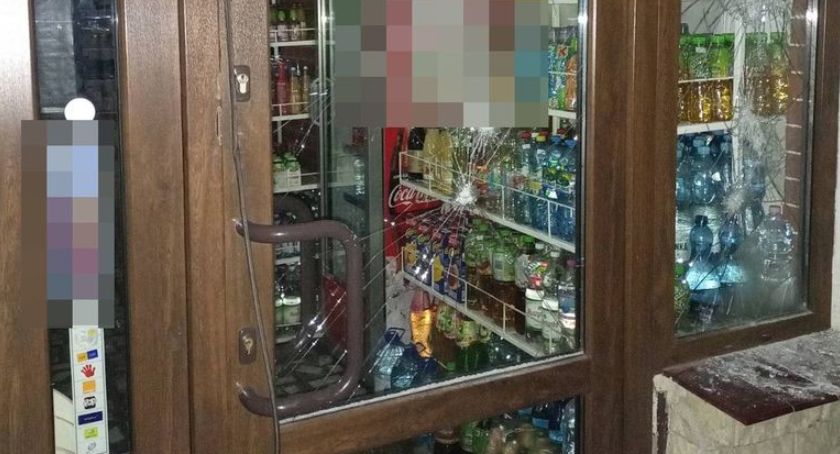 Próbował włamać się do sklepu spożywczego – został zatrzymany.