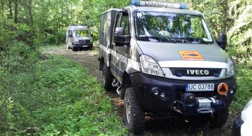 Panzerfausty znalezione na polu. We wtorek będą je detonować i zamkną drogę
