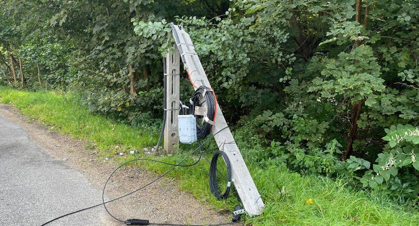 Złamany słup w Górzyńcu