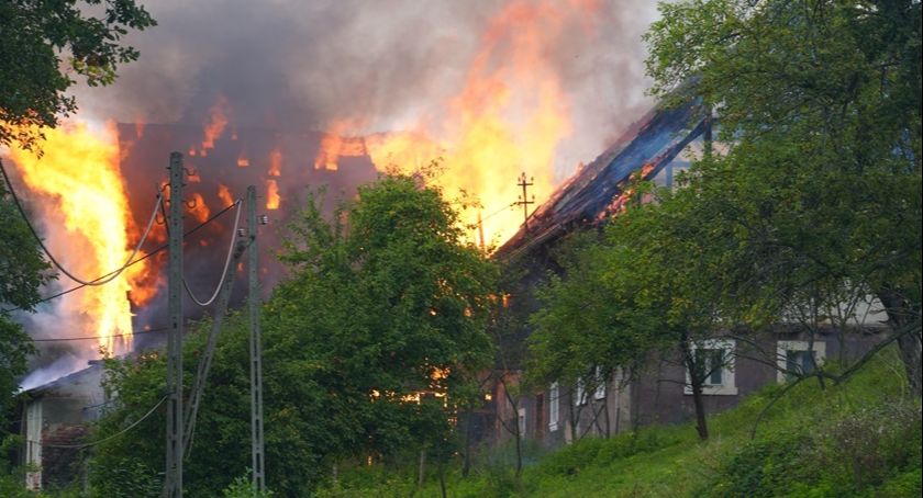 Olbrzymi pożar budynku. Pozostały tylko zgliszcza. WIDEO